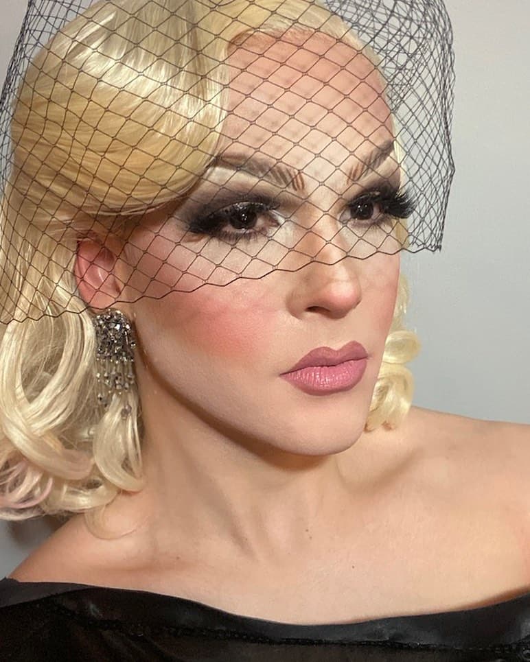 Vera performance photo 6